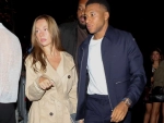 Kylian Mbappe y Ester Exposito during Paris Fashion Week saliendo de un club de moda