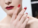 Las uñas rojas son parte de las tendencias de este otoño.