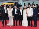Gael García Bernal, Diego Luna, Esmeralda Pimentel, Manuel García Rulfo y Jorge Salinas fueron los mexicanos posando en la alfombra roja del Festival de Cine de Venecia