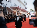 Gael García Bernal en la proyección de Hombre al Agua en el Festival de Venecia