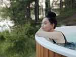 Una mujer disfrutando del K-wellness