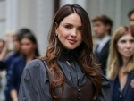 Eiza González en el desfile de Ralph Lauren con melena brunette