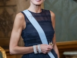 La reina Letizia de España ha sabido balancear la elegancia con la innovación en su clóset, manteniendo los clásicos de su posición