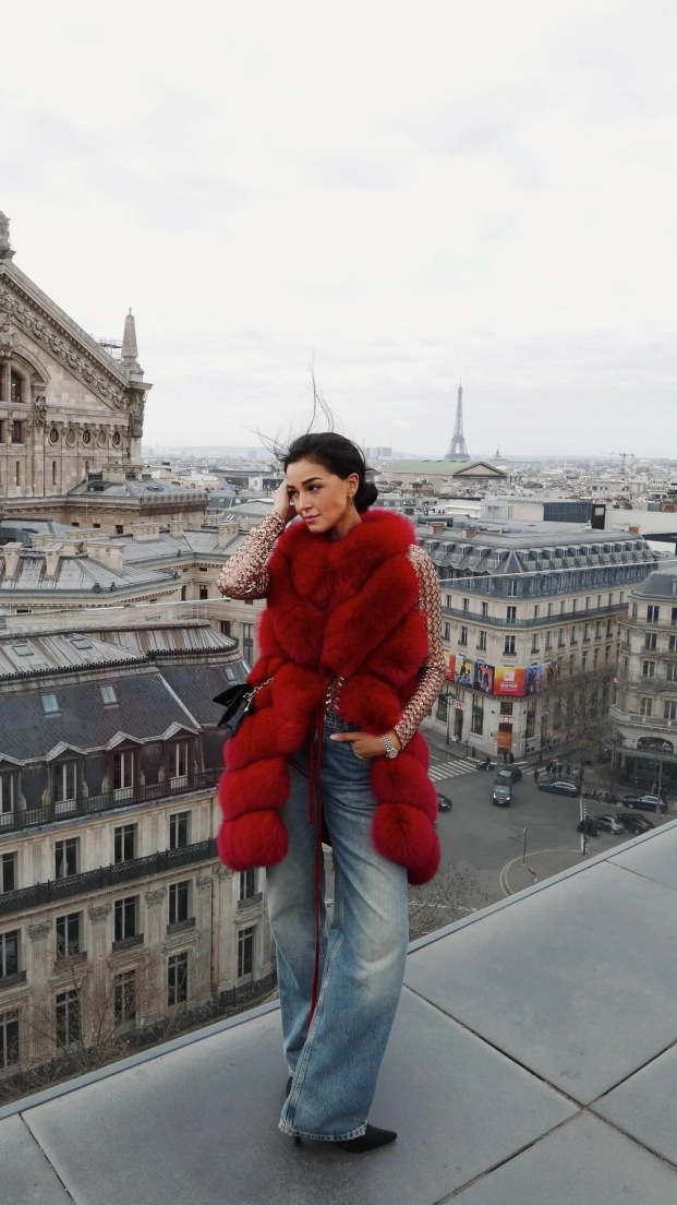 La influencer tienen muy bien ubicadas las marcas más top de París.