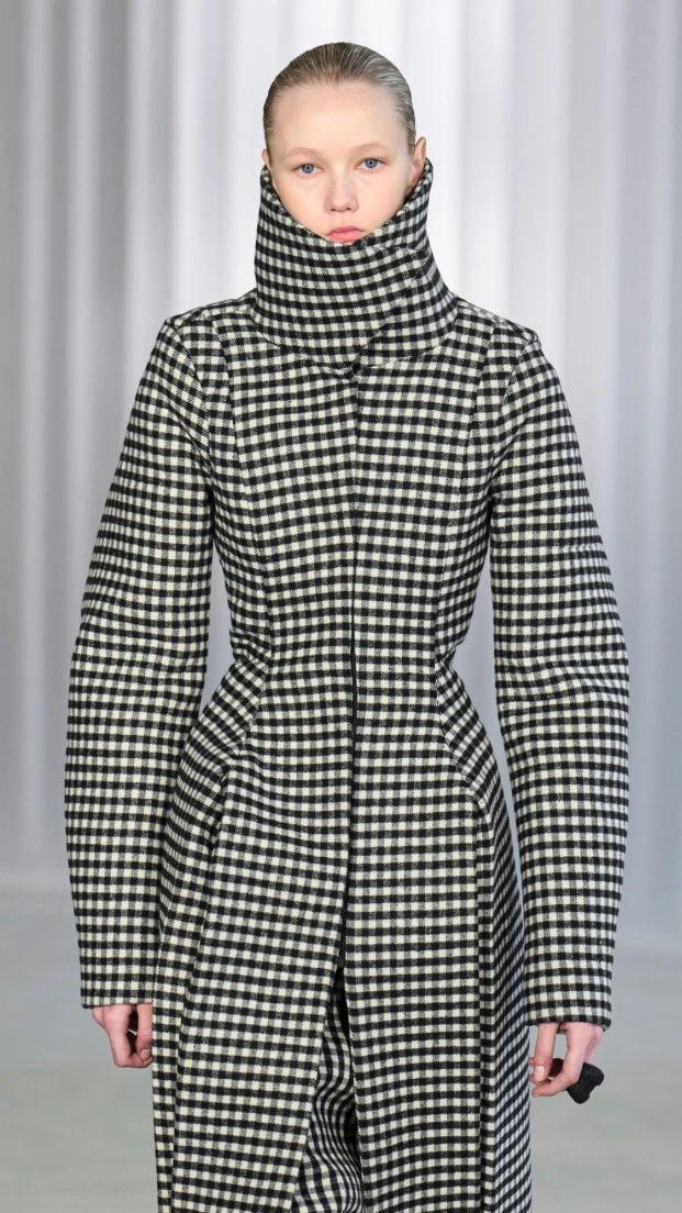 Gaultier F26, cuellos estructurados chaqueta de cuadritos blanco y negro