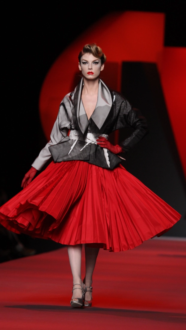 Después de su espectacular colección de Alta Costura 2011 con Dior, John Galliano tuvo que esperar 15 años para que la industria de la moda estuviera en el momento ideal para un regreso por completo