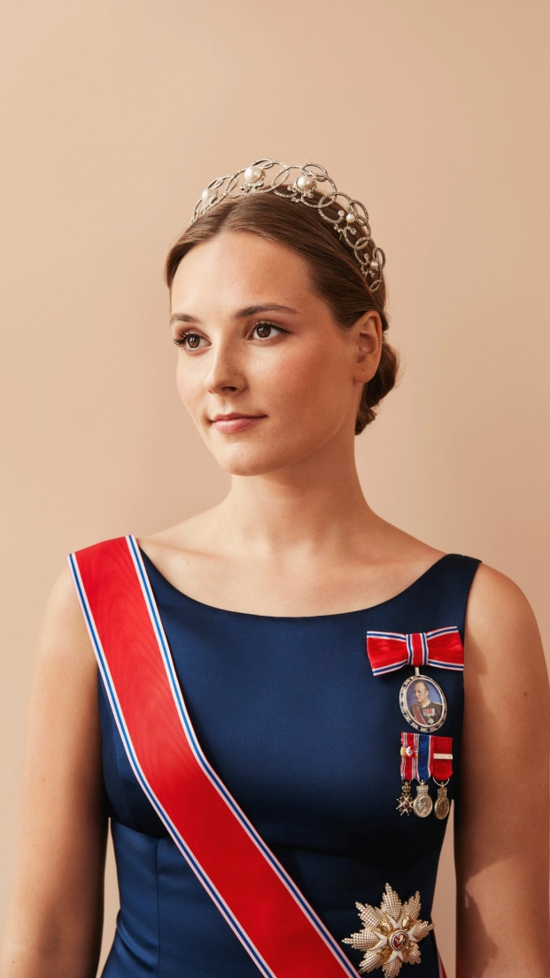 La princesa Ingrid se ha convertido en la primera en la línea de sucesión al trono, ante la ascensión del rey Haakon, su padre