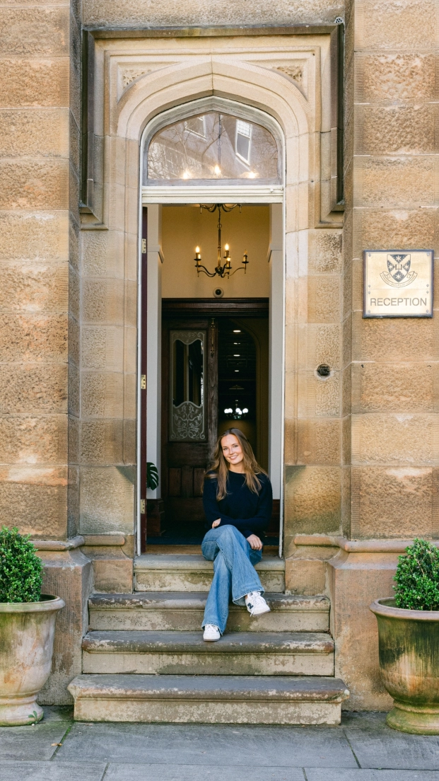 Ante los problemas de salud de su madre y el declive en el estado del rey Harald, se anunció que la princesa Ingrid sería estudiante de intercambio en la Universidad de Oslo este período