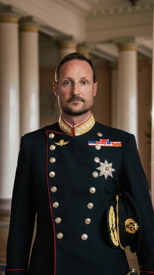 El rey Haakon de Noruega asciende al trono tras uno de los años más turbulentos en su familia