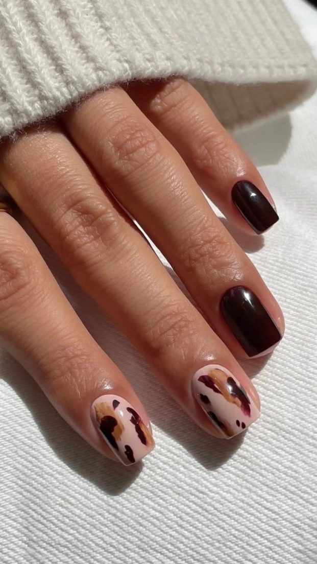 La tendencia Chocolate Cherry también se lleva en pequeños detalles.