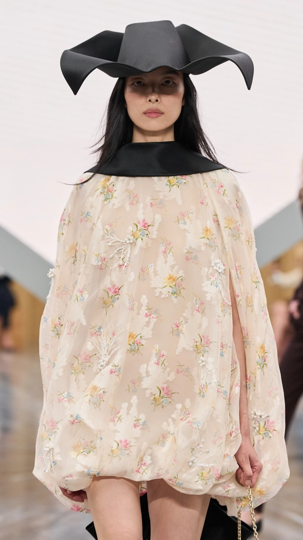La pasarela SS26 de Dior ha sido uno de los mejores referentes de la tapestry trend