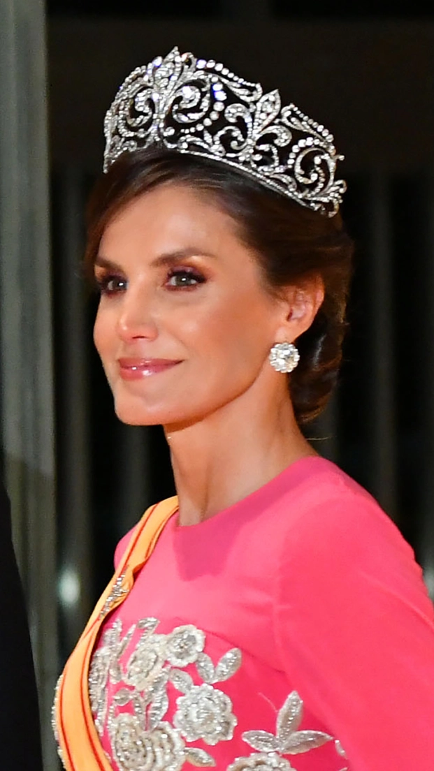La reina Letizia de España con la tiara de la Flor de Lis, durante un banquete en Tokio, en 2019.