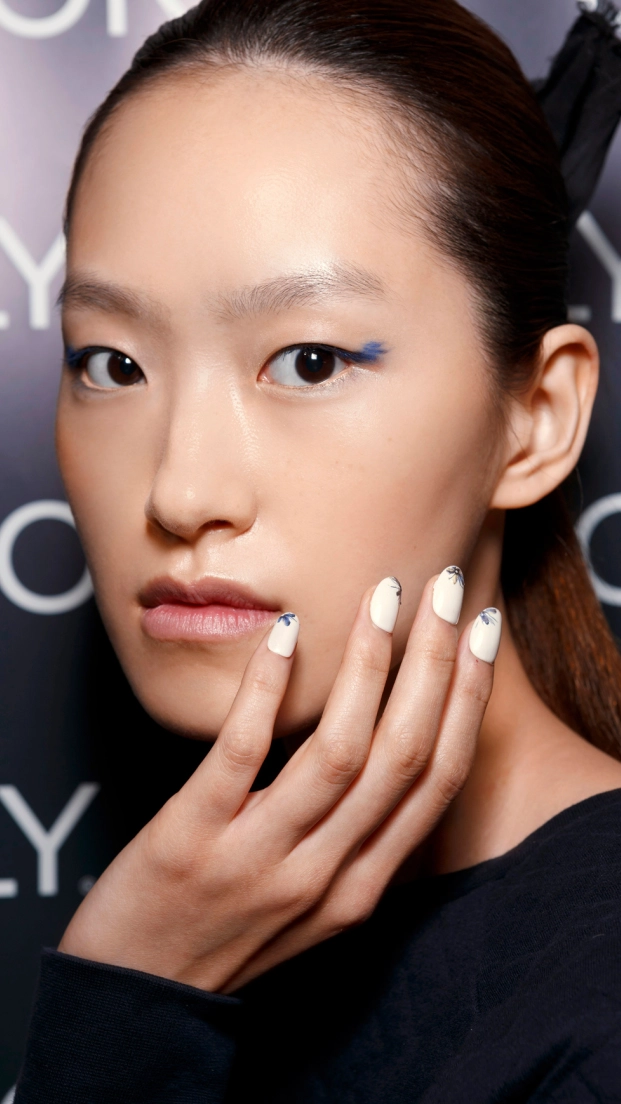 Uñas elegantes para las fiestas patrias en verde, rojo o blanco
