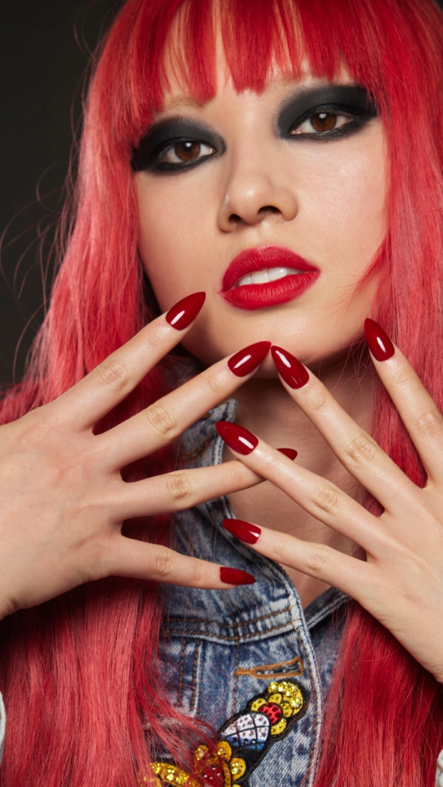 Uñas rojas largas stiletto