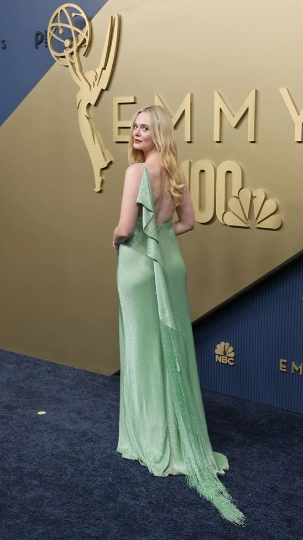 Elle Fanning en los premios Emmy
