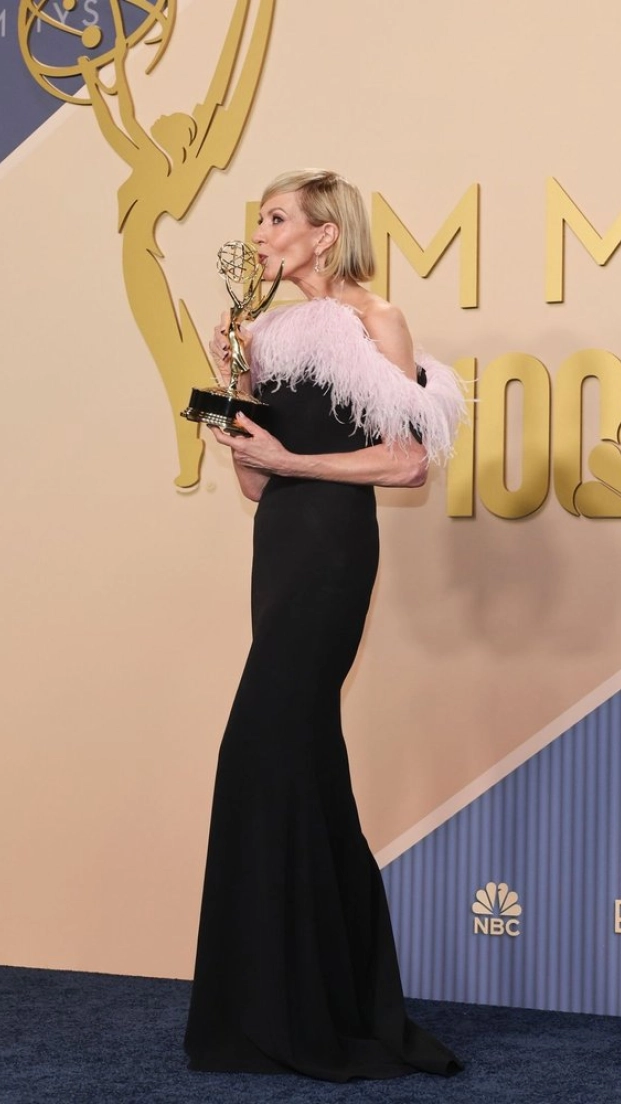Allison Janney, ganadora del premio a Mejor Actriz de Reparto en Serie Dramática