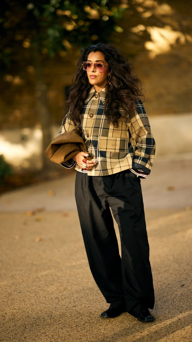 Looks de street style estilo de la serie The Gentlemen en Londres