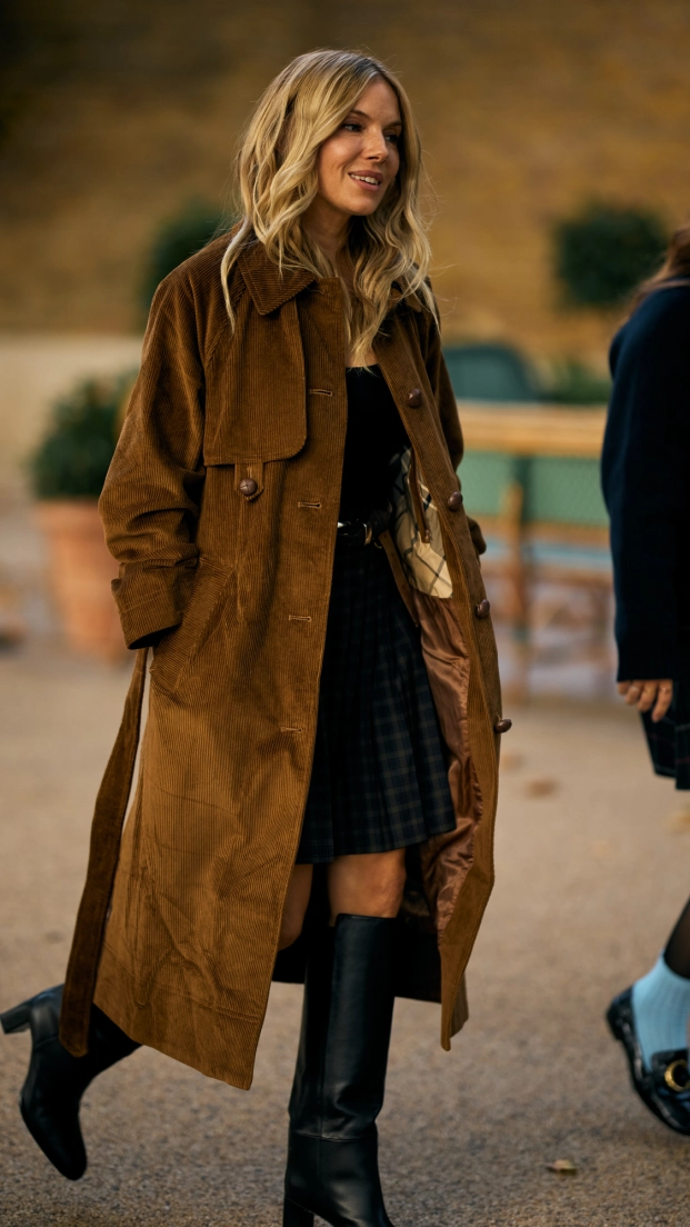 Looks de street style estilo de la serie The Gentlemen en Londres