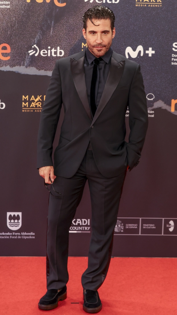 Miguel Angel Silvestre la alfombra roja del festival de San Sebastián 2026