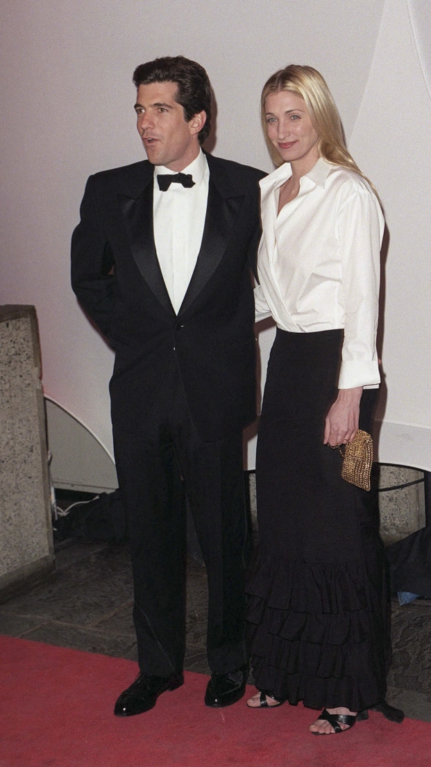 El romance de John F. Kennedy Jr. y Carolyn Bessette acaparaba los titulares, pero consiguieron organizar su boda en completo secreto