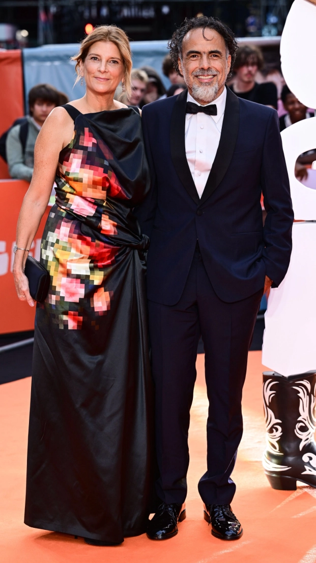 Alejandro González Iñárritu con su esposa María Eladia en la premier de la cinta Digger en Londres