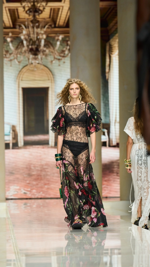 Dolce & Gabbana regresó al maximalismo de sus inicios con la colección SS27