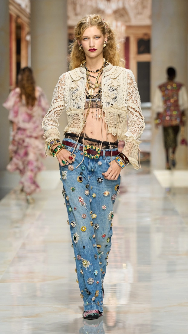 En esta colección de Dolce & Gabbana, la propuesta de la mezclilla joya no ha dejado a nadie indiferente