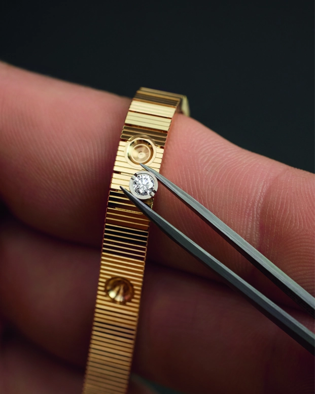 Los icónicos tornillos de LOVE han cambiado por diamantes en este nuevo capítulo