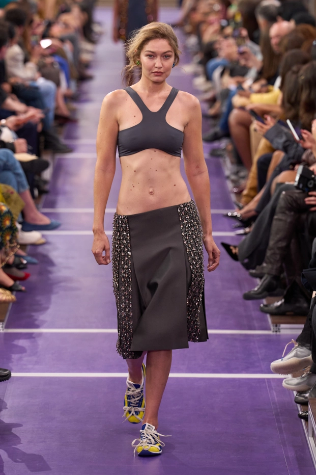 Gigi Hadid también fue parte de la colección SS27 de Miu Miu