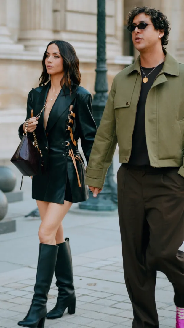 Ana de Armas y Beto Montenegro en el desfile de Louis Vuitton en París