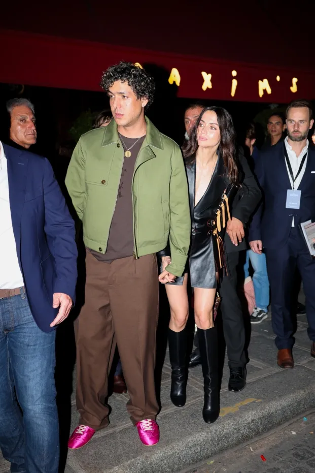 Ana de Armas y Beto Montenegro en el desfile de Louis Vuitton en París