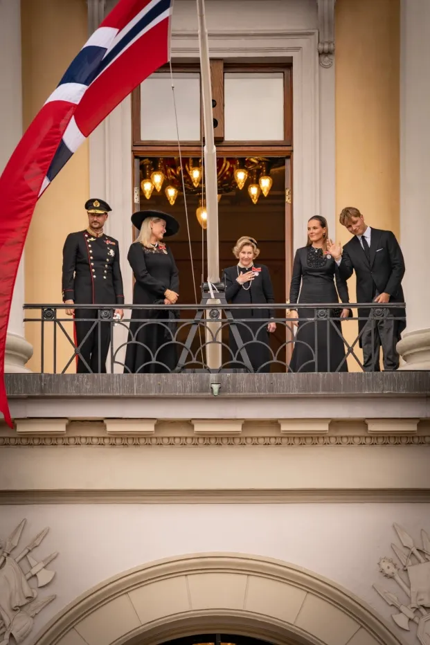 A pesar de que estaba en recuperación, Mette-Marit de Noruega sí hizo acto de presencia en los funerales del rey Harald y la princesa Astrid