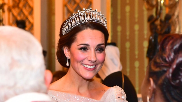 Kate Middleton, la princesa de Gales, llevando la Lover's Knot Tiara
