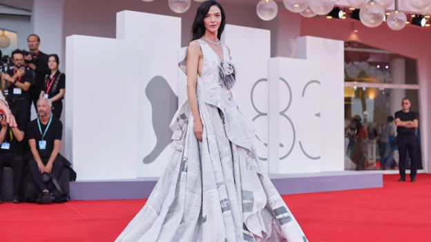 La modelo Mariacarla Boscono en el Festival de Cine de Venecia