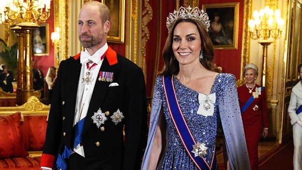 La princesa de Gales, Kate Middleton, luce la tiara oriental circlet, una de las joyas más preciadas de la corona británica.