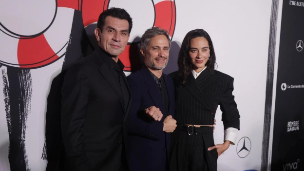 Gael García Bernal, Jorge Salinas y Esmeralda Pimentel en la presentación de Hombre al Agua en la Ciudad de México