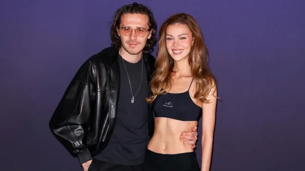Brooklyn Beckham y Nicola Peltz estuvieron un día antes del show de Victoria Beckham en el desfile de Messika en París
