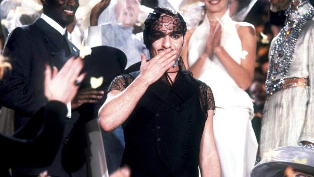 John Galliano ha sido una de las mentes creativas más prolíficas, pero también polémicas de su generación