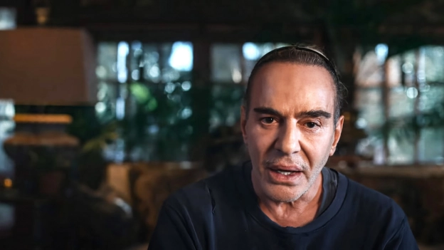 John Galliano comenzó a dar pequeños pasos para retomar su vida en el mundo de la moda, tras su salida de Dior