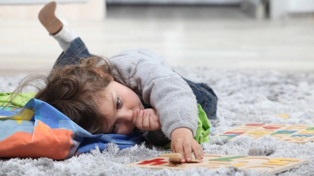 Antes de los 6 años el cerebro infantil posee una plasticidad excepcional, pero sus mecanismos de control inhibitorio aún están subdesarrollados.