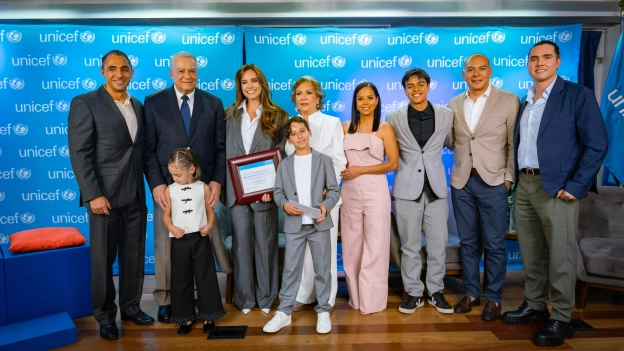 Tania Rincón, con su familia al completo, celebrando su incorporación como embajadora de UNICEF
