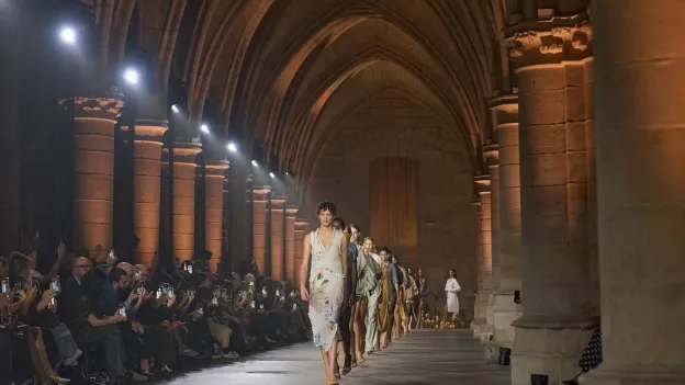 Victoria Beckham presentó su colección SS27 en la Paris Fashion Week