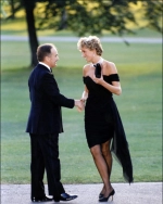 En 1994, la princesa Diana llevó un espectacular diseño que fue bautizado como el vestido de la venganza