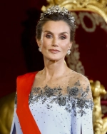 Doña Letizia ha recurrido al joyero real para esta cena de Estado en honor al presidente de Francia