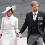 La mudanza del príncipe Harry y Meghan Markle a Reino Unido no implica un regreso a las funciones de la Casa Real, según ha explicado el rey Carlos III en una carta