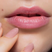 Las milky nails son una de las tendencias de este 2026