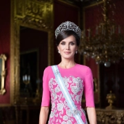 Retrato oficial de gala de la reina Letizia de España