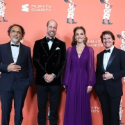 Alejandro González Iñárritu y Tom Cruise posaron con los príncipes de Gales en la premier de Digger