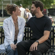 Lili Reinhart rinde homenaje a las comedias románticas clásicas con la adaptación de 'The Love Hypothesis'