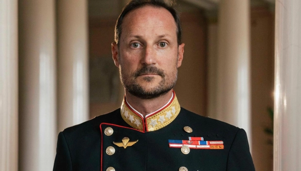 El rey Haakon de Noruega asciende al trono tras uno de los años más turbulentos en su familia